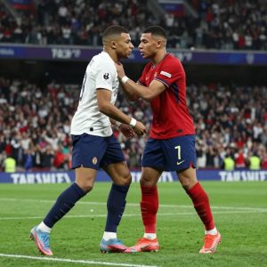 Mbappe sẵn sàng đại chiến Tây Ban Nha, chấn thương bất ngờ đe dọa tuyển Anh